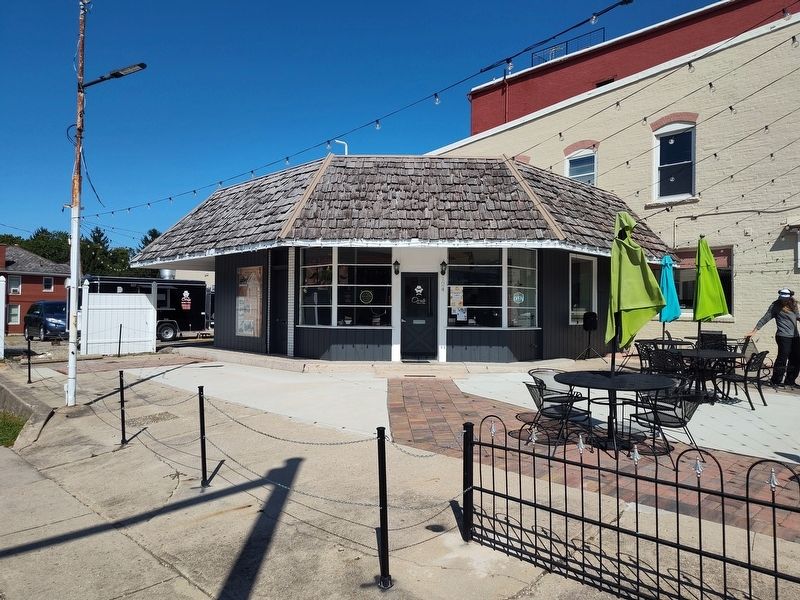 Old Sun Oil Gas Station. Click for full size. Old Sun Oil Gas Station image. Click for full size.