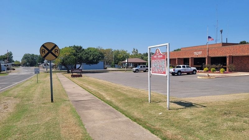 The view of the marker in front of the Fort Gibson Town Hall image. Click for full size.