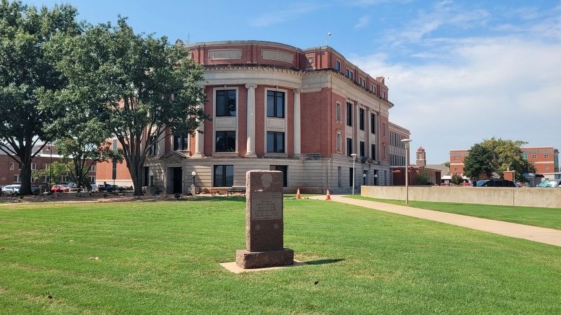 The view of the Veterans Memorial in front of the Payne County Courthouse image. Click for full size.