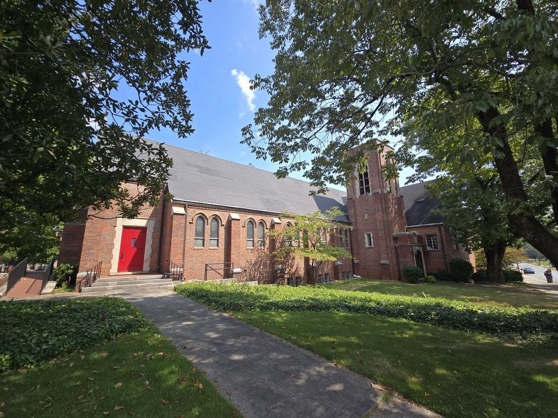 Side view St. John's Episcopal Church sanctuary image. Click for full size.