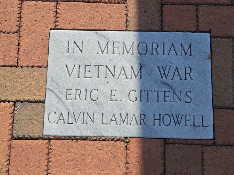 Hapeville Veterans Memorial, Vietnam War, center image. Click for full size.