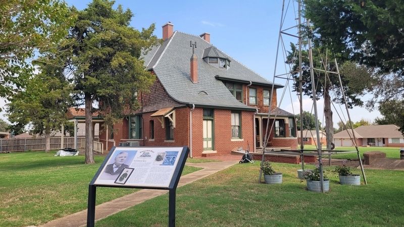 Governor Seay Marker and Horizon Hill House. Click for full size. Governor Seay Marker and Horizon Hill House image. Click for full size.