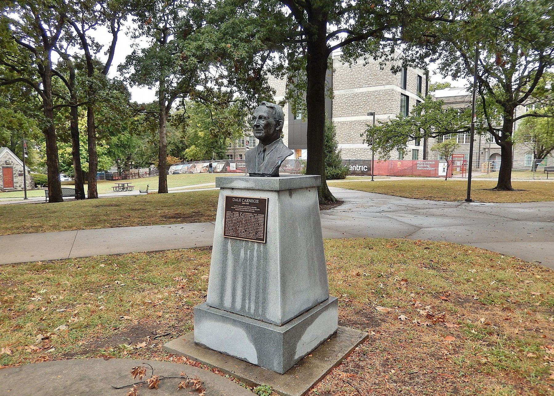Dale Carnegie Monument image. Click for full size.