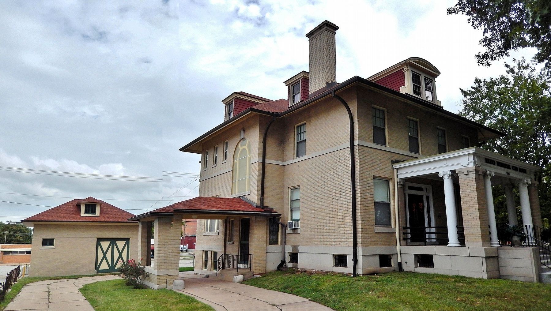 John T. and Lillian Heard House (<i>southwest elevation</i>) image. Click for full size.