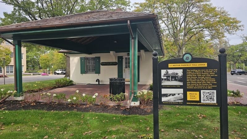 L I Motor Parkway Toll Lodge Marker image. Click for full size.