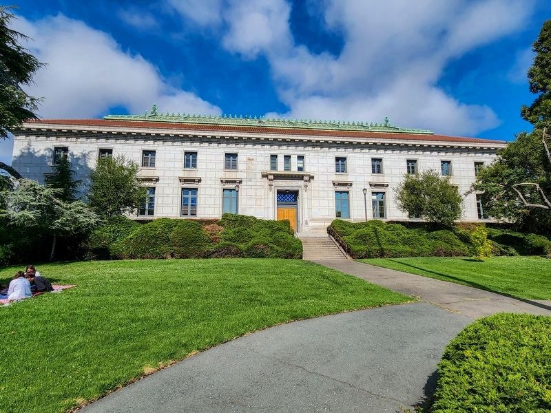 California Hall image. Click for full size.