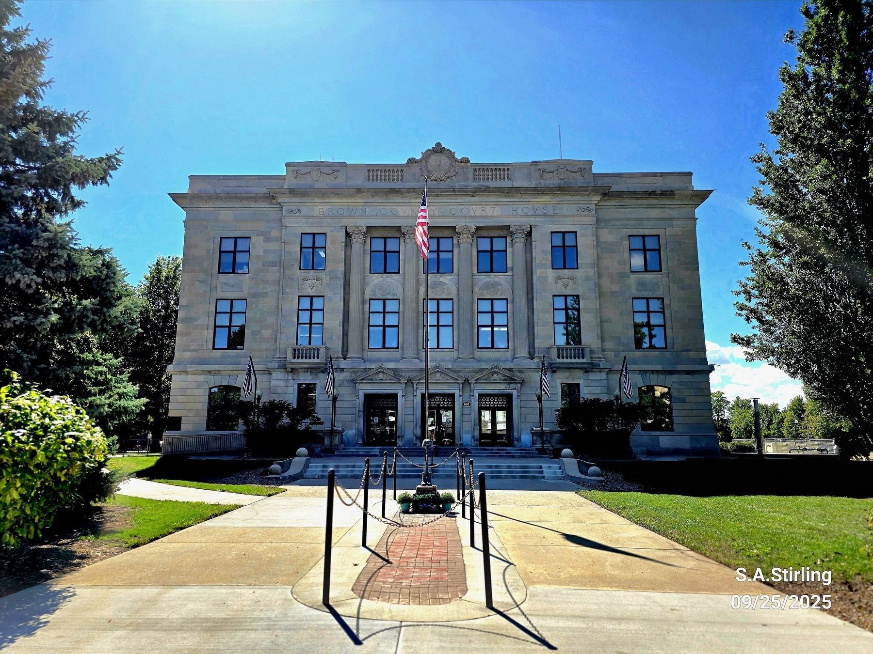 Brown County Fallen Veterans Memorial at the Brown County Courthouse image. Click for full size.