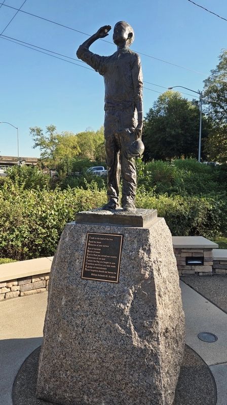I Am American Statue image. Click for full size.