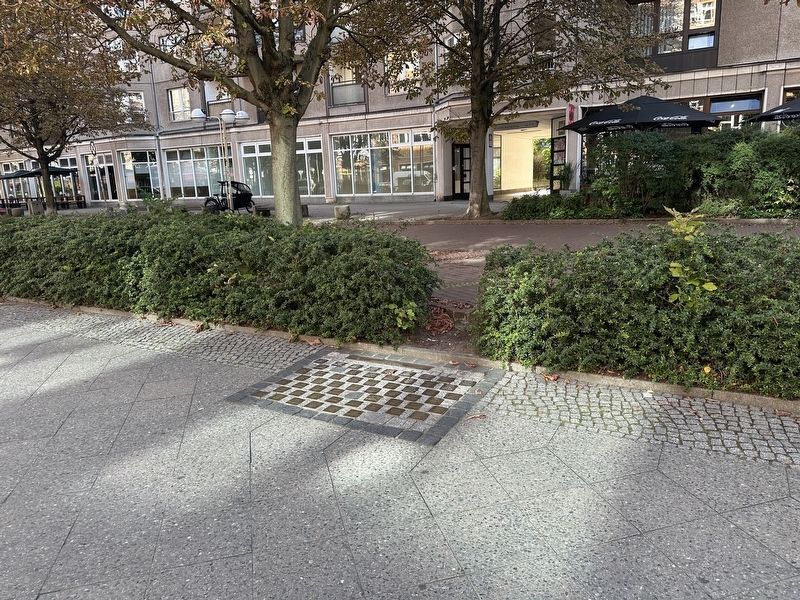 Dr. Herbert Mumm von Schwarzenstein stolperstein - wide view image. Click for full size.