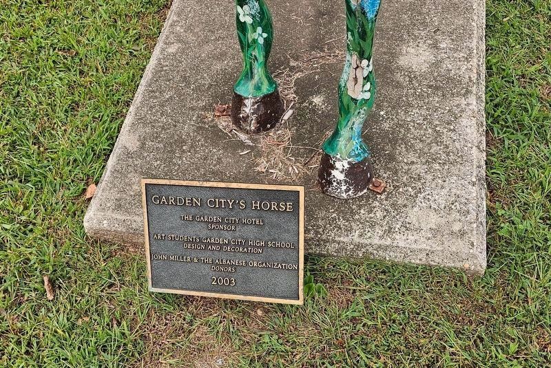 Garden City's Horse Plaque image. Click for full size.