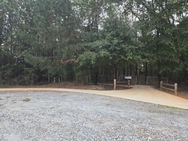 Start of the trail at the parking lot. Follow it to the end to reach A Colonial Fortification Marker image. Click for full size.