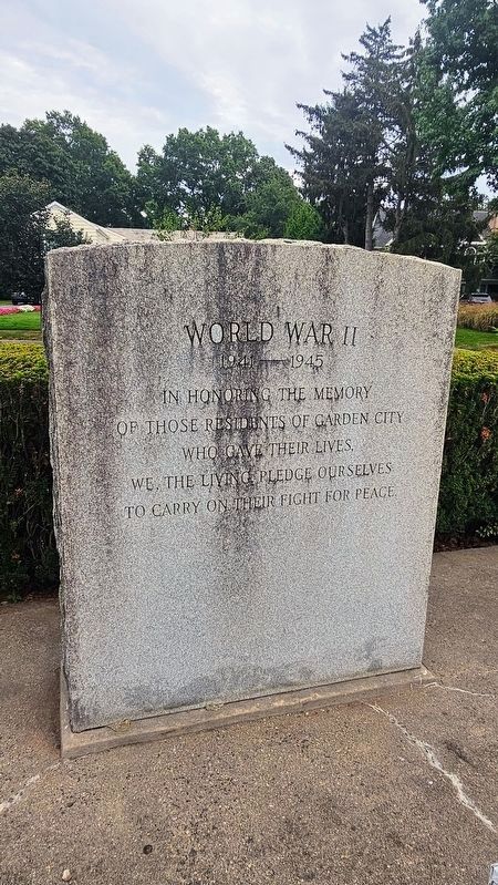 Garden City World War II Memorial image. Click for full size.