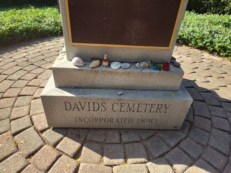 Remembrance Circle Marker image. Click for full size.