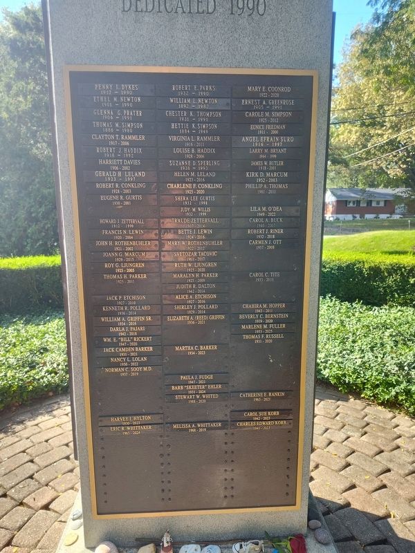 Remembrance Circle Marker image. Click for full size.