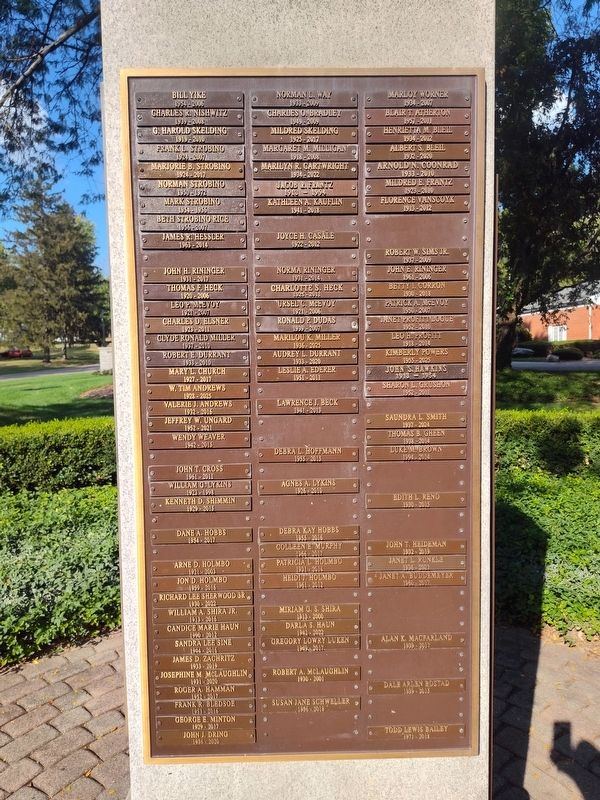 Remembrance Circle Marker image. Click for full size.