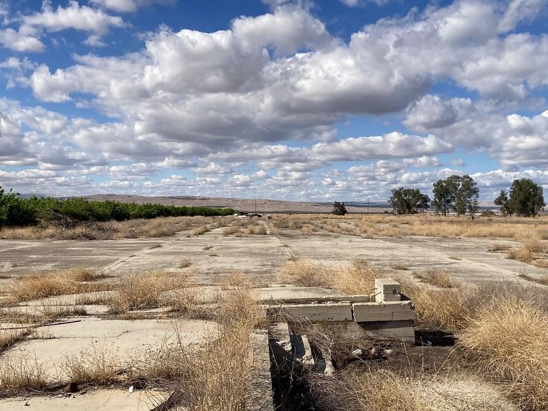 Gardner Field Ruins image. Click for full size.