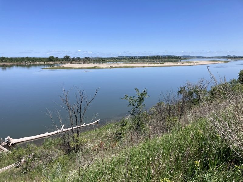 Lake Oahe image. Click for full size.
