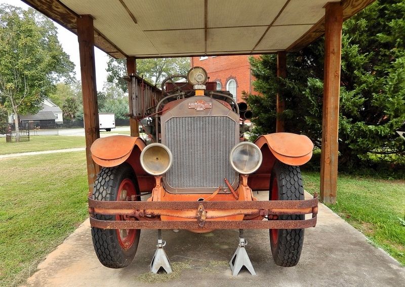 1929 American LaFrance Fire Truck image. Click for full size.