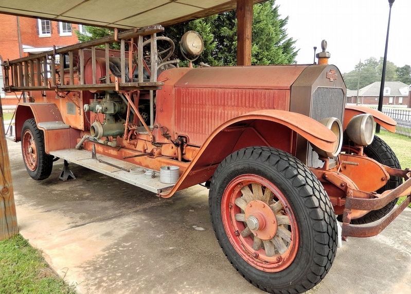 1929 American LaFrance Fire Truck image. Click for full size.