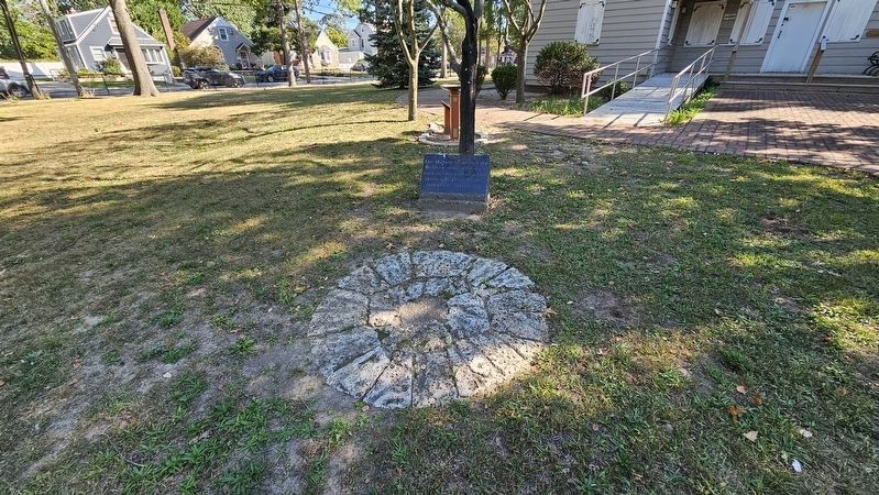 Milling Stone & Bedding Stone Marker image. Click for full size.
