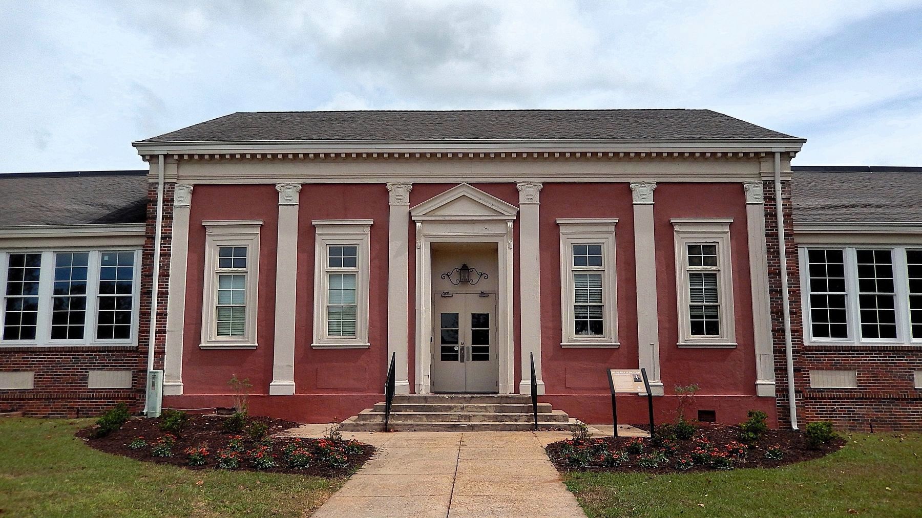 The Barbara H. Patton Southside Center for the Arts entrance image. Click for full size.