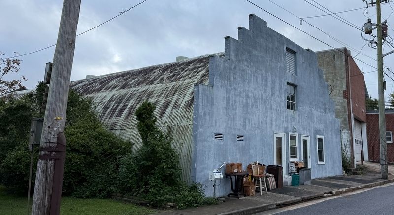 The Quonset hut on Commerce Street image. Click for full size.