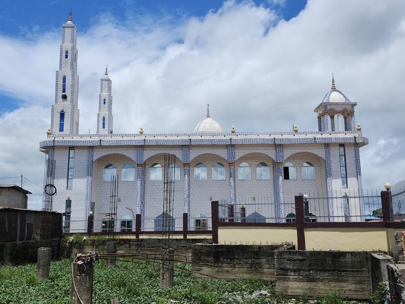 The nearby Sanequellie Mosque. Click for full size. The nearby Sanequellie Mosque image. Click for full size.