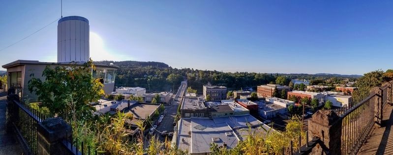 McLoughlin Promenade image. Click for full size.