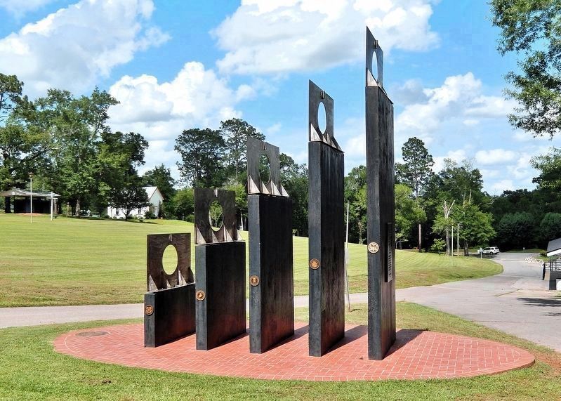 Veteran's Memorial (<i>west side</i>). Click for full size. Veteran's Memorial (<i>west side</i>) image. Click for full size.