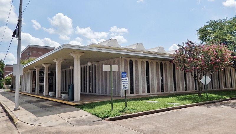 Rapides Parish Library (<i>southwest/5th Street elevation</i>) image. Click for full size.