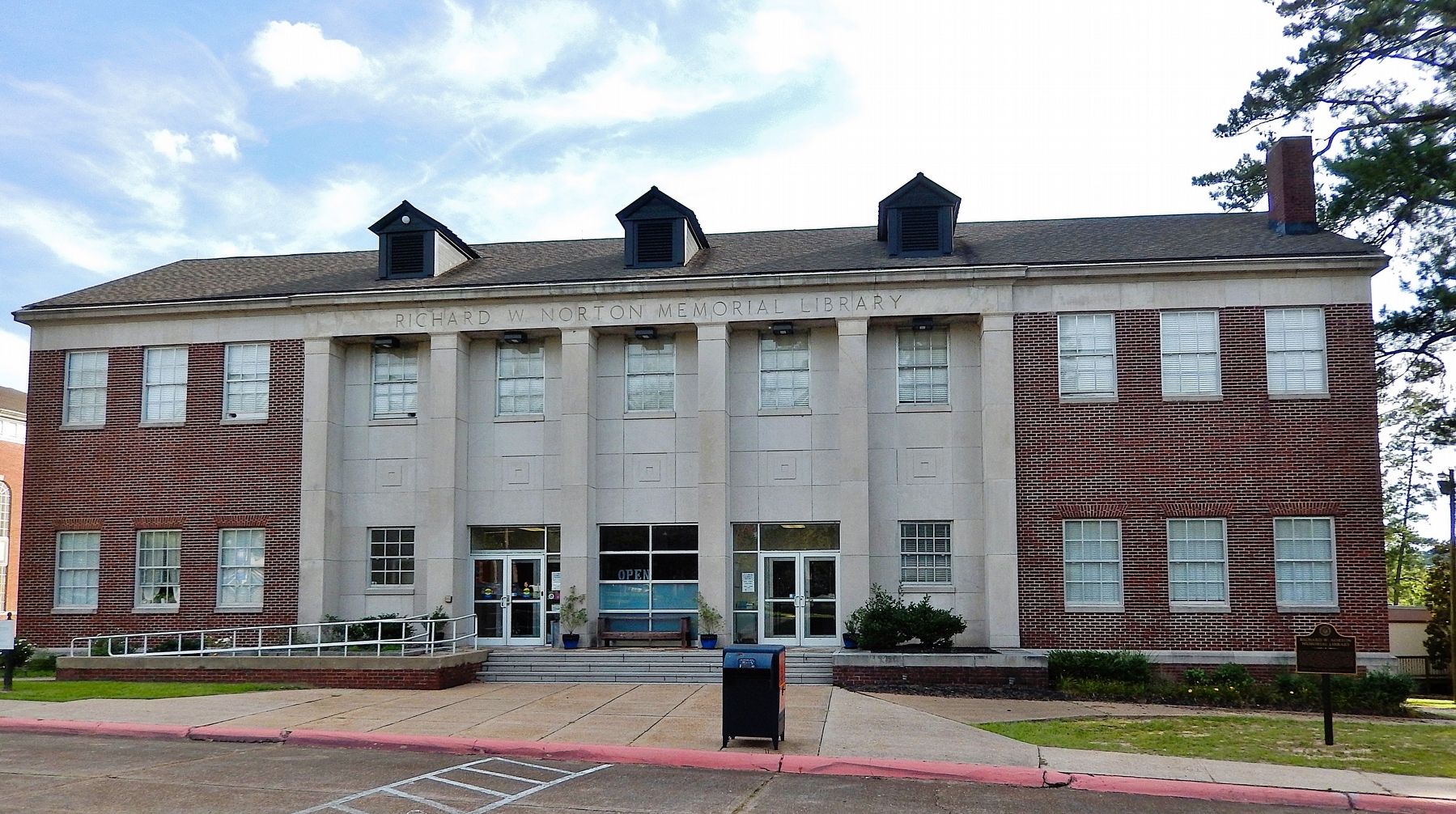 Richard W. Norton Memorial Library (<i>east/front elevation</i>) image. Click for full size.
