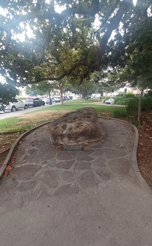 Communal Mortar Rock Marker image. Click for full size.