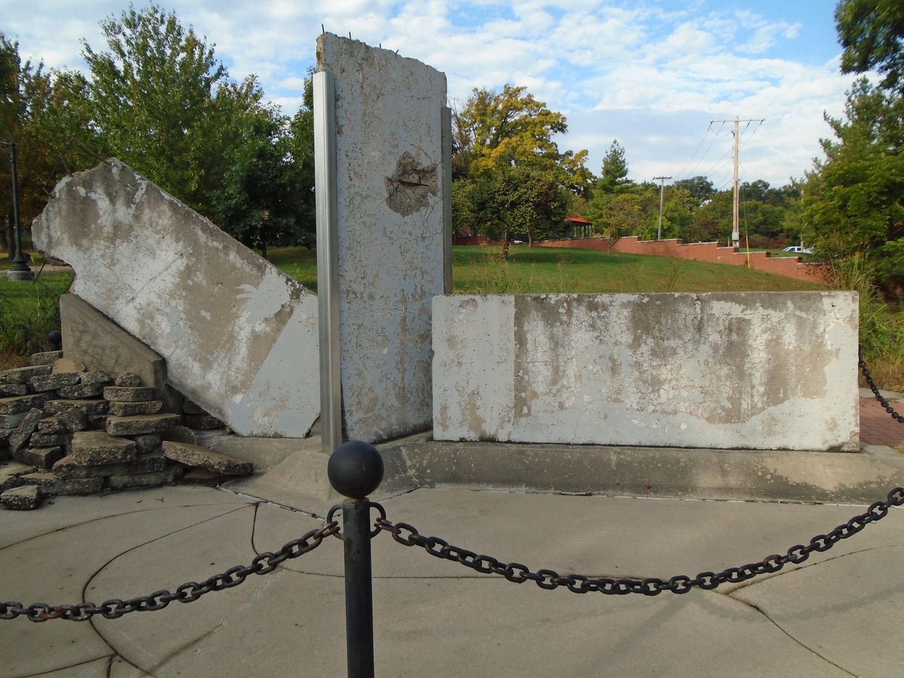 Berlin Wall Memorial image. Click for full size.