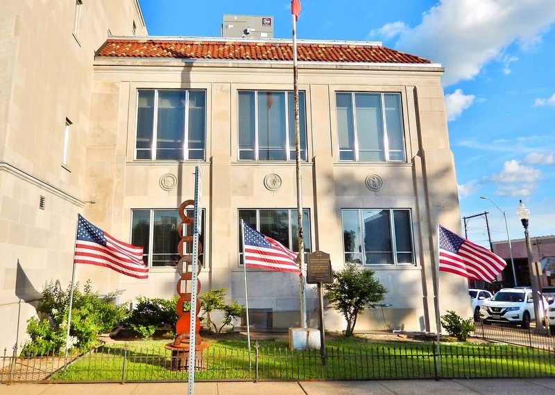 Texarkana Arkansas Municipal Building Marker image. Click for full size.