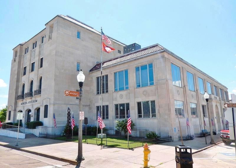 Texarkana Arkansas Municipal Building<br>(<i>northwest elevation</i>) image. Click for full size.