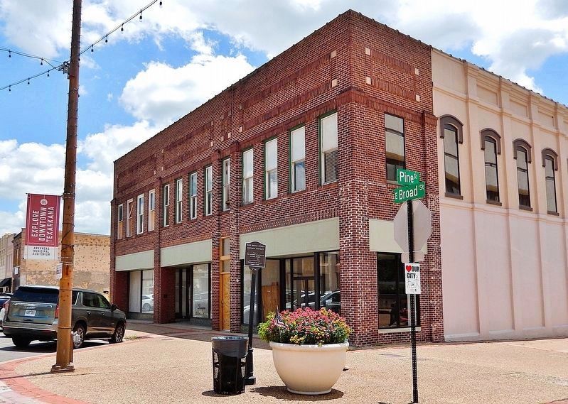 East Broad Street Historic District Marker<br>(<i>west boundary of district</i>) image. Click for full size.