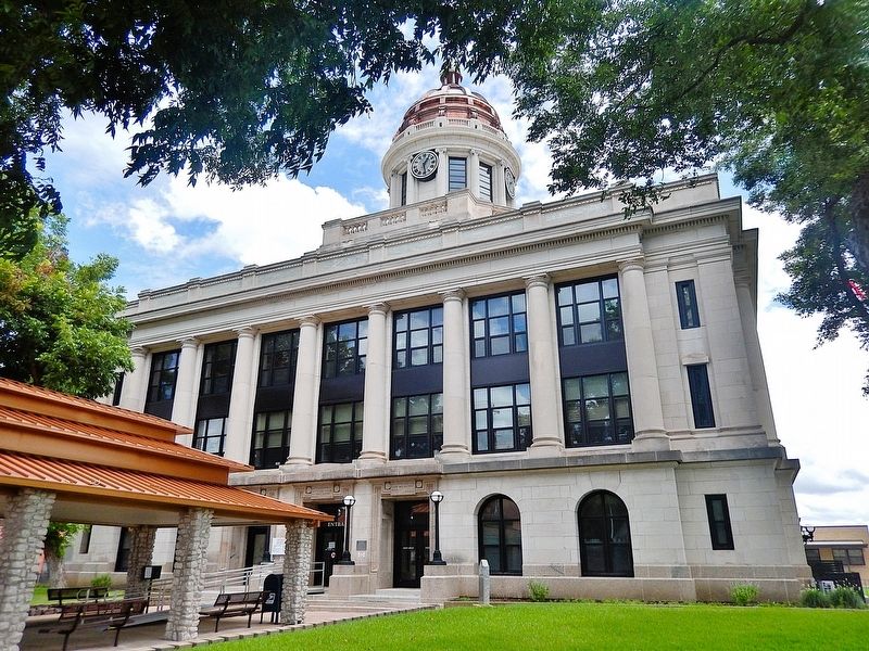 Carter County Courthouse (<i>west elevation</i>). Click for full size. Carter County Courthouse (<i>west elevation</i>) image. Click for full size.