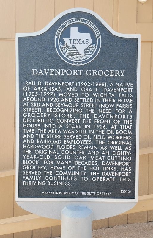 Davenport Grocery Marker image. Click for full size.