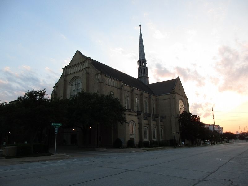 Broadway Baptist Church of Ft. Worth image. Click for full size.