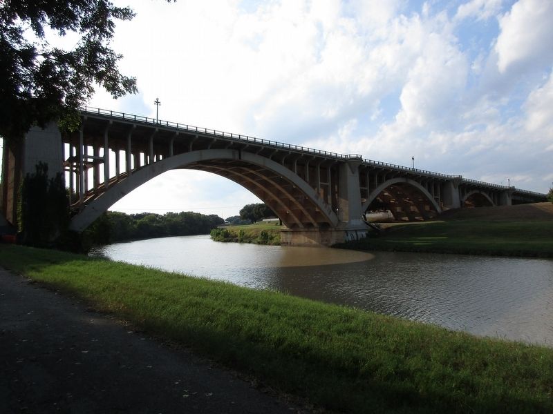 Paddock Viaduct. Click for full size. Paddock Viaduct image. Click for full size.