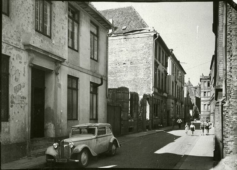 Bremen Synagogue - site of destroyed building image. Click for full size.