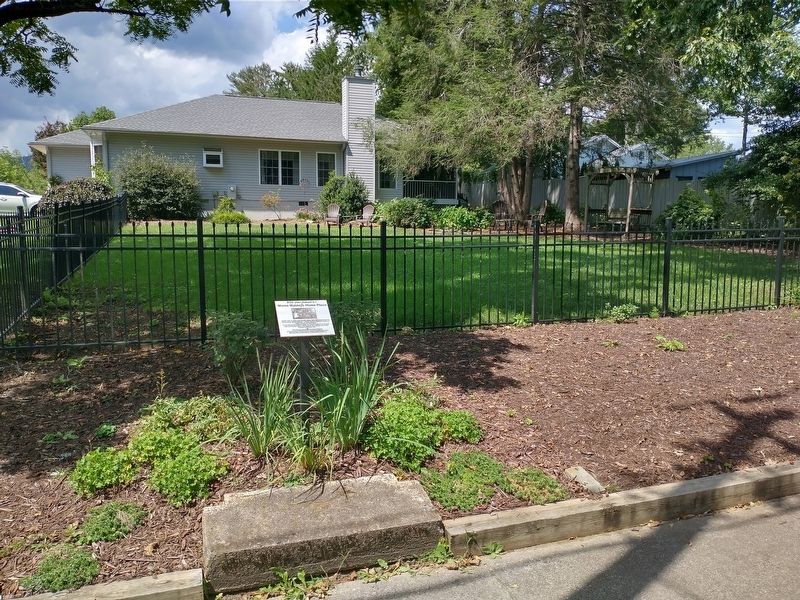 Jim Aiken�s / Moms Mableys Home Place Marker image. Click for full size.