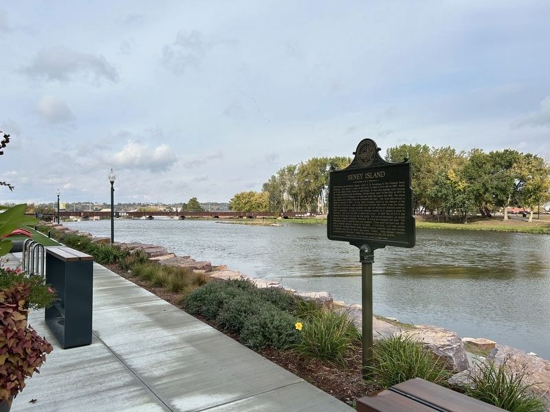 Seney Island Marker and the Big Sioux River image. Click for full size.