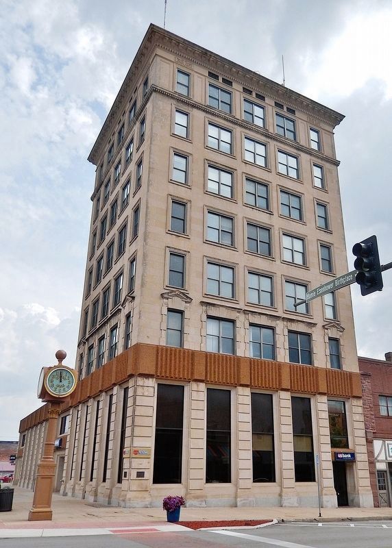 First National Bank Building<br>(<i>west elevation</i>). Click for full size. First National Bank Building<br>(<i>west elevation</i>) image. Click for full size.
