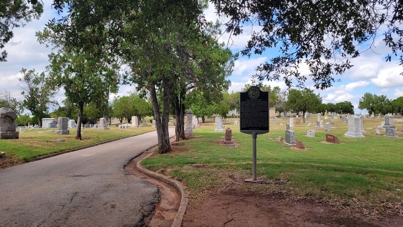 The view of the marker at the entrance to the Riverside Cemetery image. Click for full size.