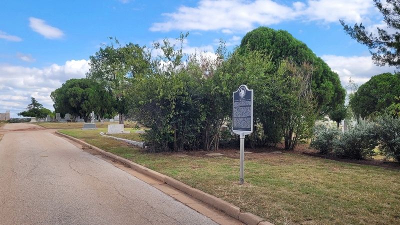 The view of the Frank Kell Marker in the cemetery image. Click for full size.