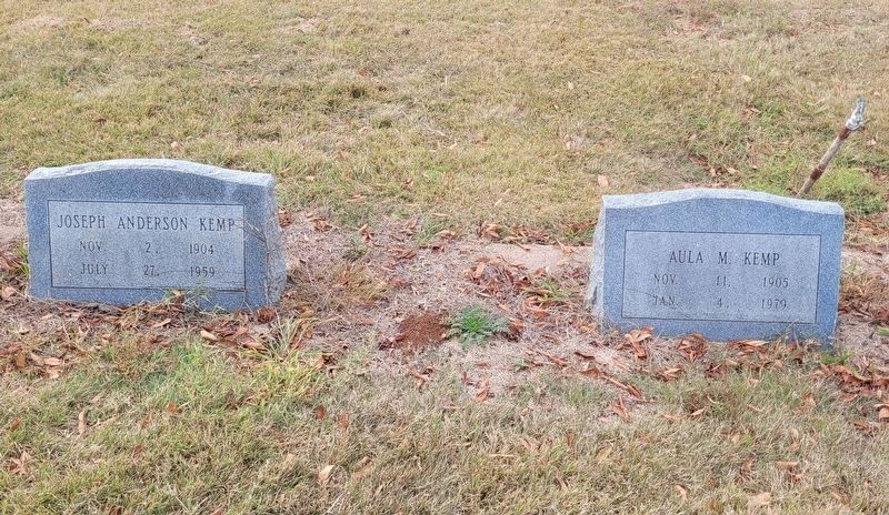Gravestones of Joseph Alexander Kemp and his wife, Aula Kemp image. Click for full size.