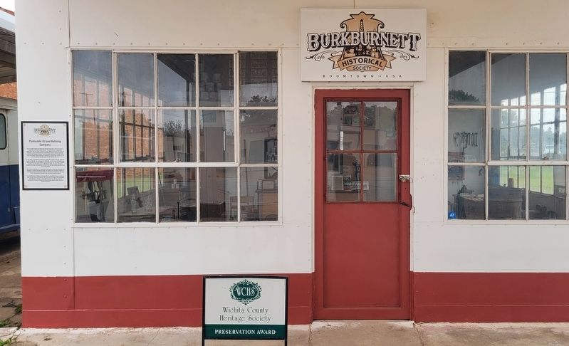 The front entrance to the Panhandle Oil and Refining Company gas station and Marker image. Click for full size.