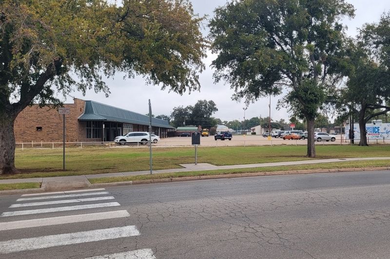 The view of the John Gerham Hardin Marker In the park image. Click for full size.