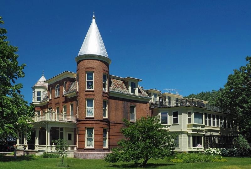 Kline Sanitarium, now Pierce Apartments image. Click for full size.